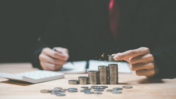 财盘配资 打破险资举牌同业6年空白，中国平安斥资5584万港元增持中国太保H股至5.04%