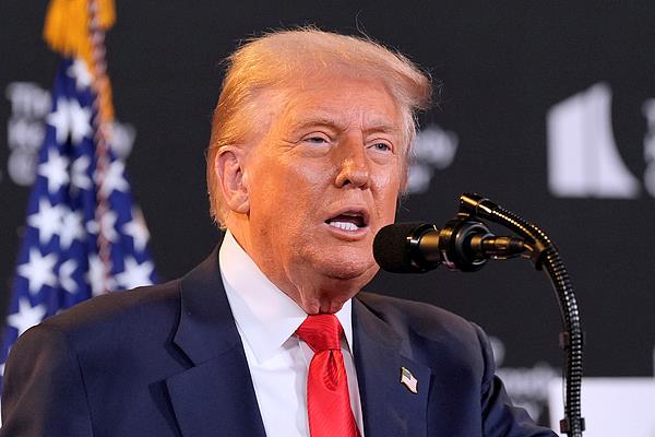 全电配资 泽连斯基时隔半年再与特朗普会晤 三个细节值得关注